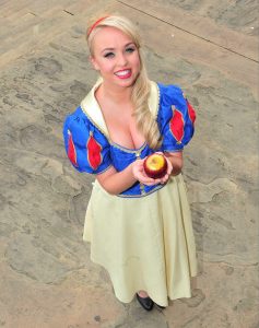 Jorgie Porter Does a Photocall to Promote Panto in Cheshire 09/06/2016-4