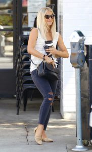 Julianne Hough Leaves the Third Cafe in Studio City 09/02/2016-3