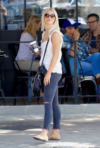Julianne Hough Leaves the Third Cafe in Studio City 09/02/2016-4
