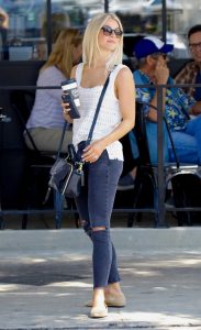 Julianne Hough Leaves the Third Cafe in Studio City 09/02/2016-5
