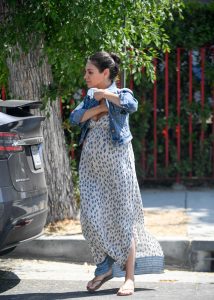 Mila Kunis Shows Her Baby Bump Out in Los Angeles 09/02/2016-4