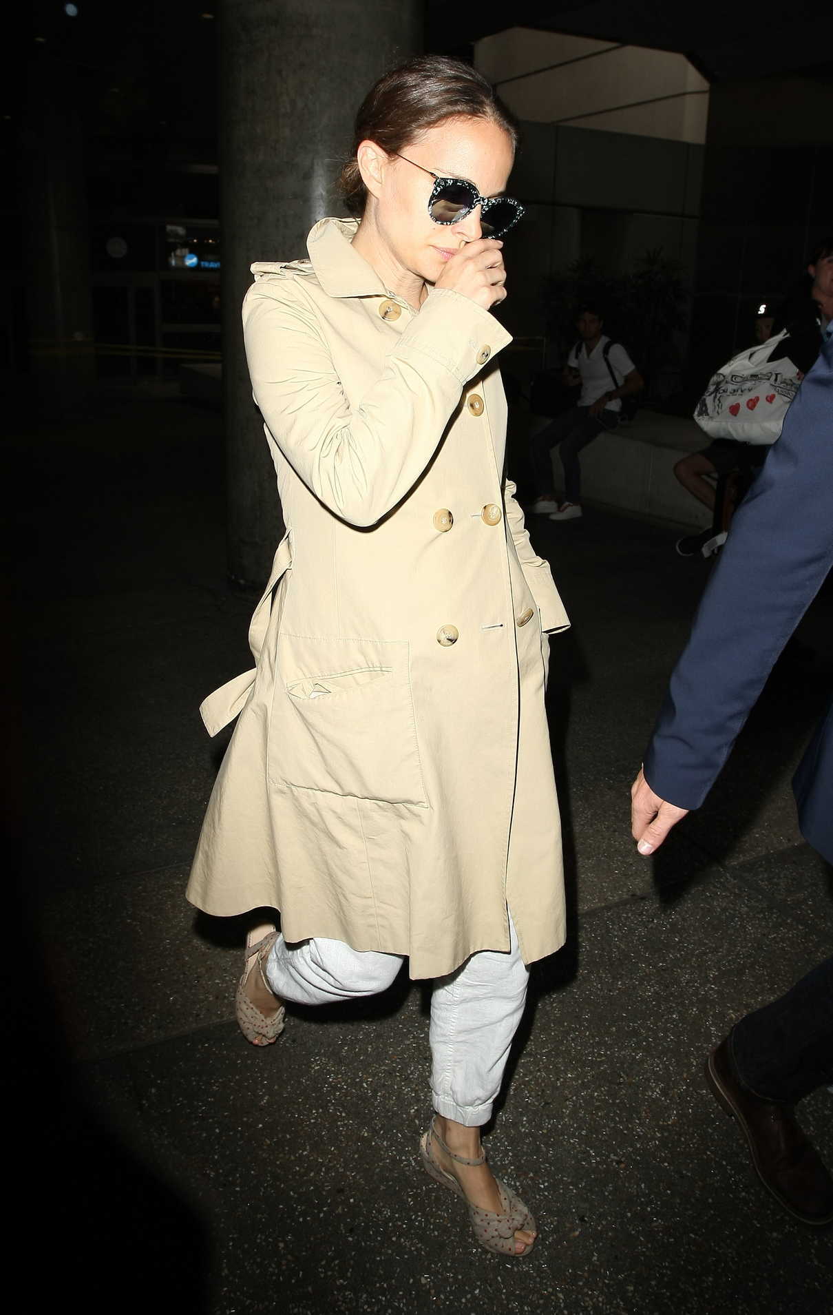 Natalie Portman Arrives at LAX Airport in LA 09/20/2016-3