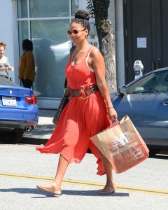 Sanaa Lathan Shops in Beverly Hills 08/31/2016-5