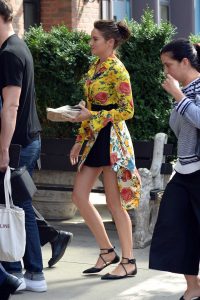 Shailene Woodley Brings Her Lunch Back to Her New York Hotel 09/13/2016-