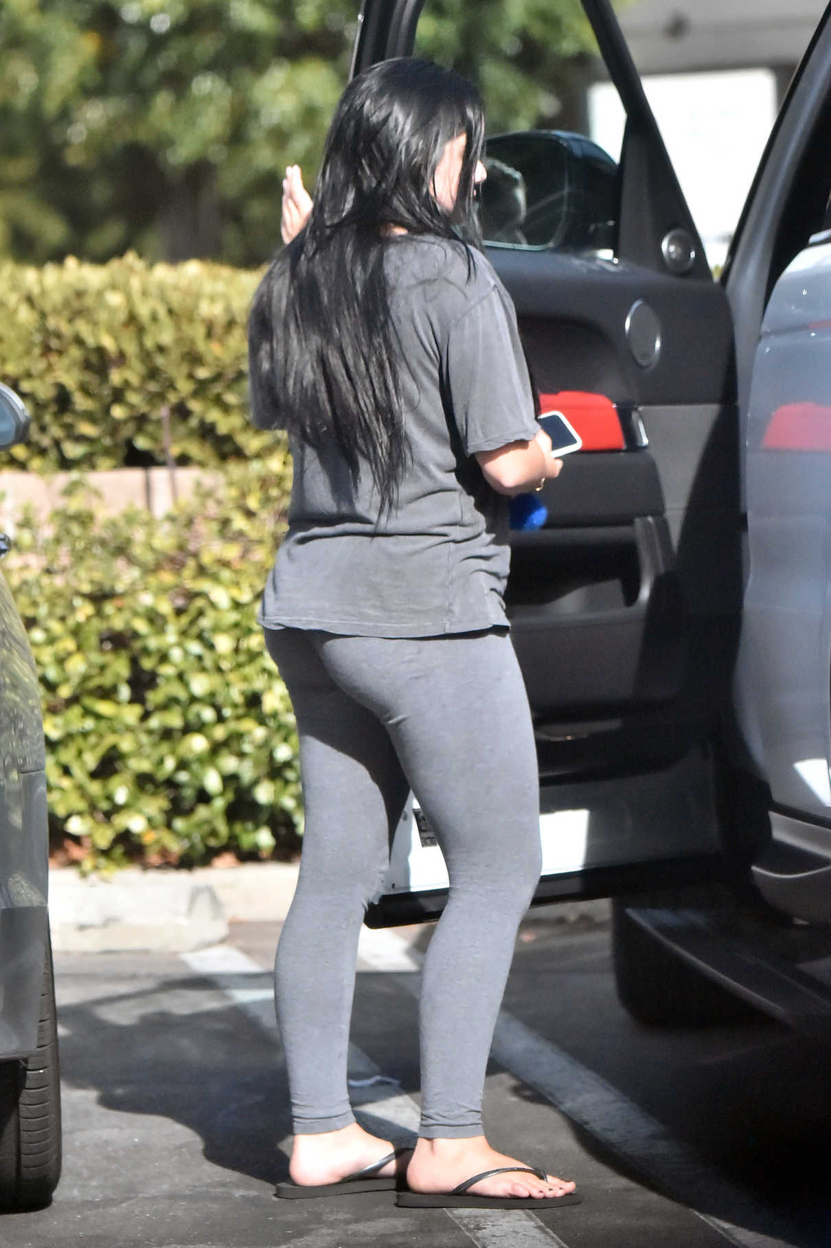 The 18-year-old actress Ariel Winter goes shopping at Whole Foods in Studio City.-5