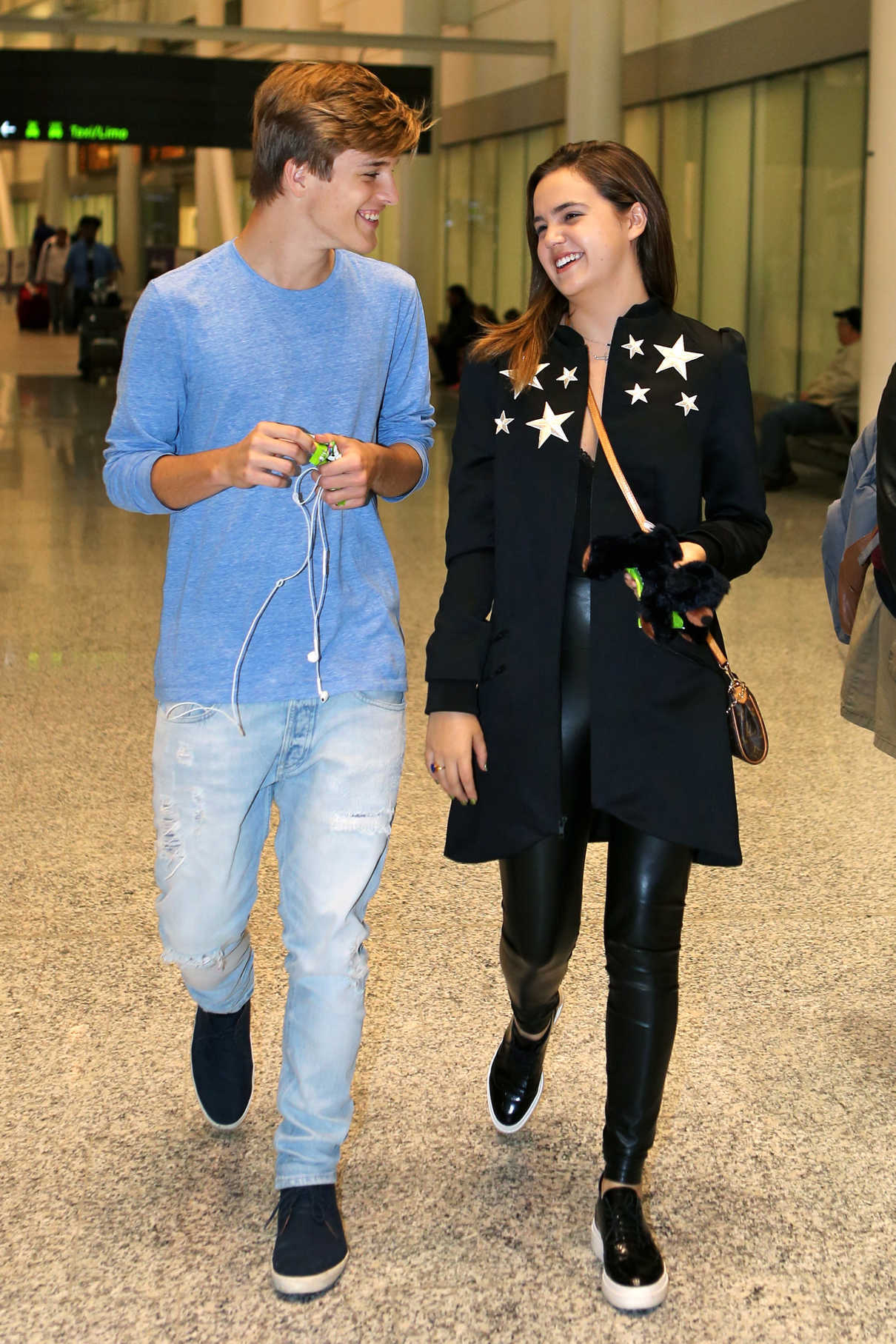 Bailee Madison and Alex Lange Was Seen at Airport in Toronto 10/11/2016-3