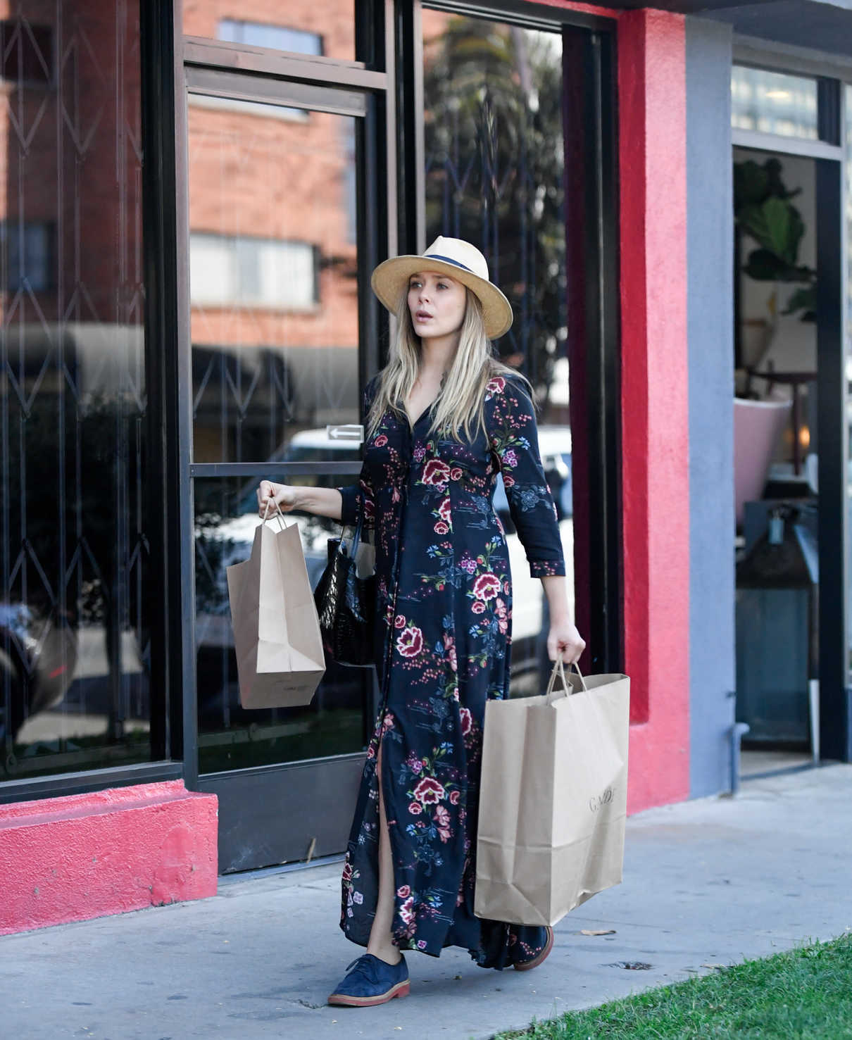 Elizabeth Olsen Goes Shopping in Los Angeles 10/09/2016-3