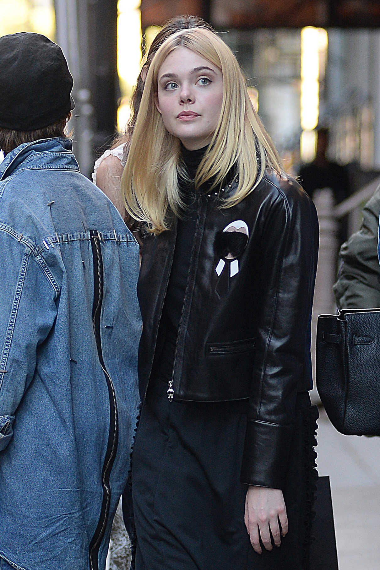 Elle Fanning Goes Shopping in New York City 10/07/2016-5