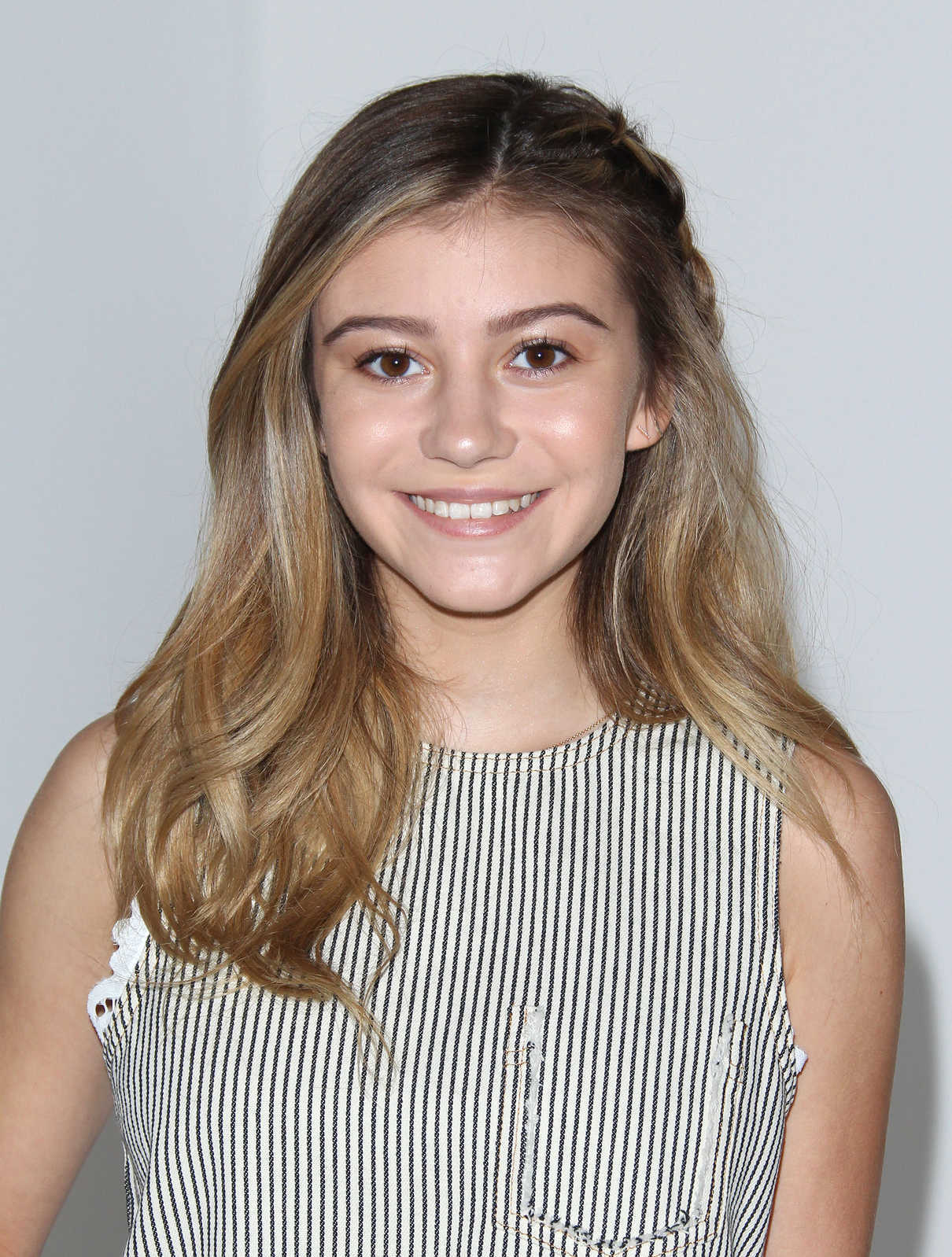 Genevieve Hannelius at the AIDS Foundation's A Time For Heroes in Los Angeles 10/23/2016-3