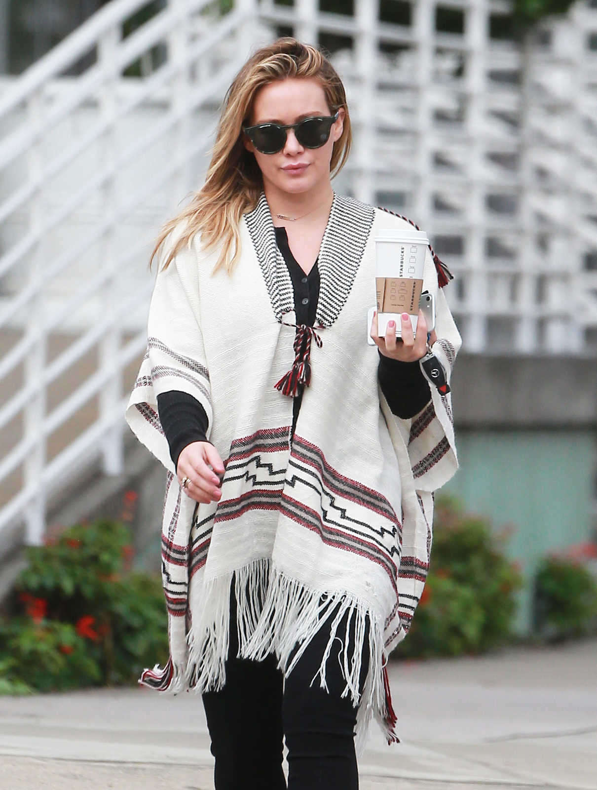 Hilary Duff Gets Her Morning Coffee in Studio City 10/17/2016-5