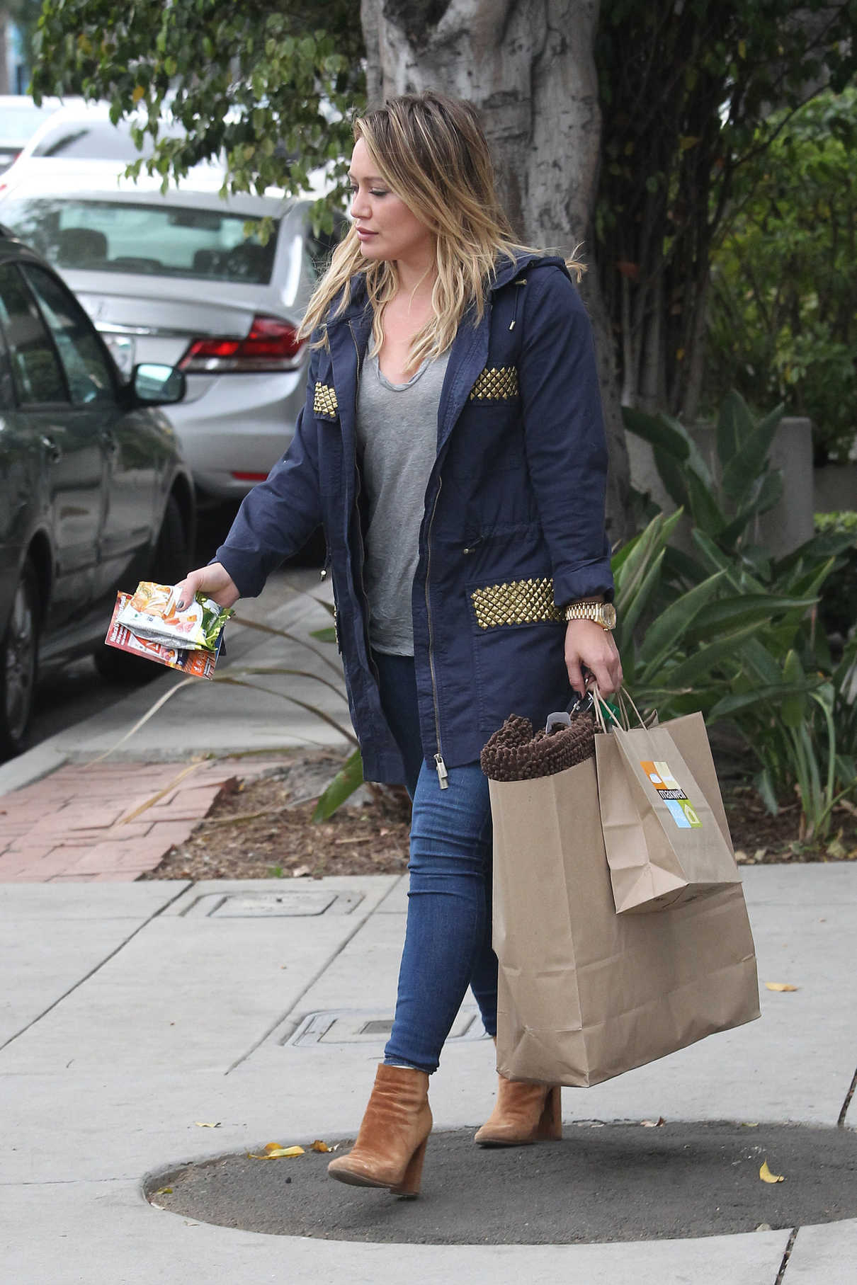 Hilary Duff Goes Shopping in Studio City 10/23/2016-3