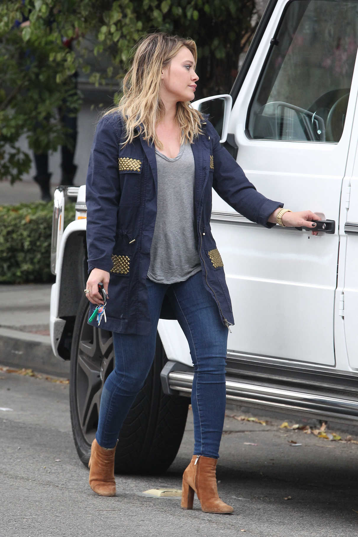 Hilary Duff Goes Shopping in Studio City 10/23/2016-4
