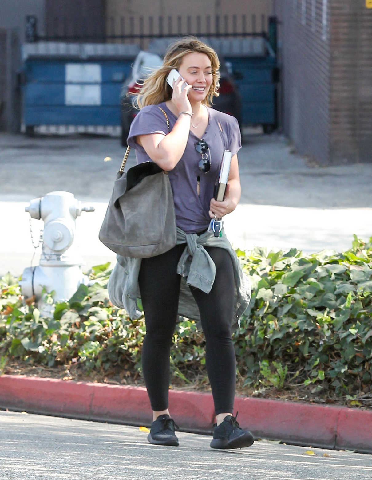 Hilary Duff Was Seen Out in Los Angeles 10/14/2016-4