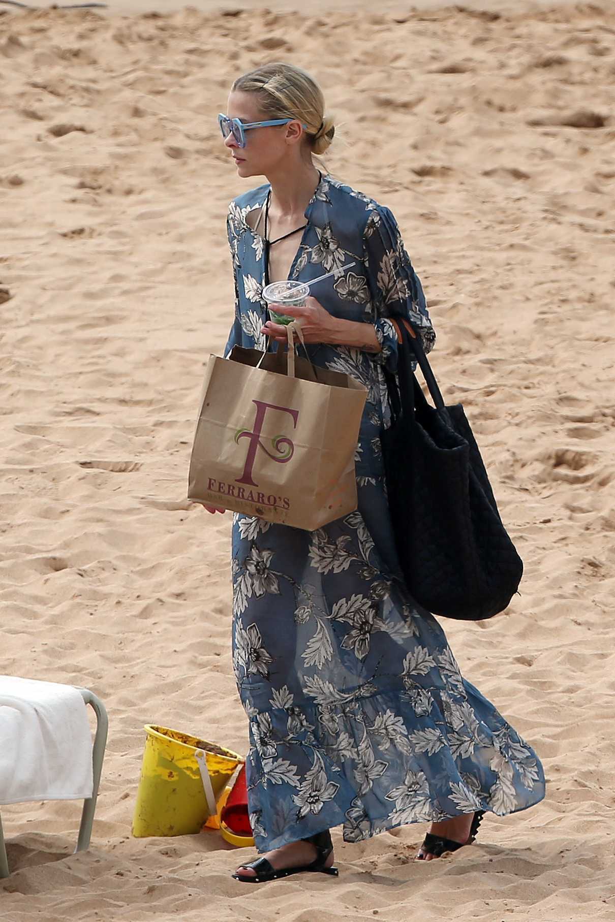 Jaime King Was Seen at the Beach in Maui 10/27/2016-4