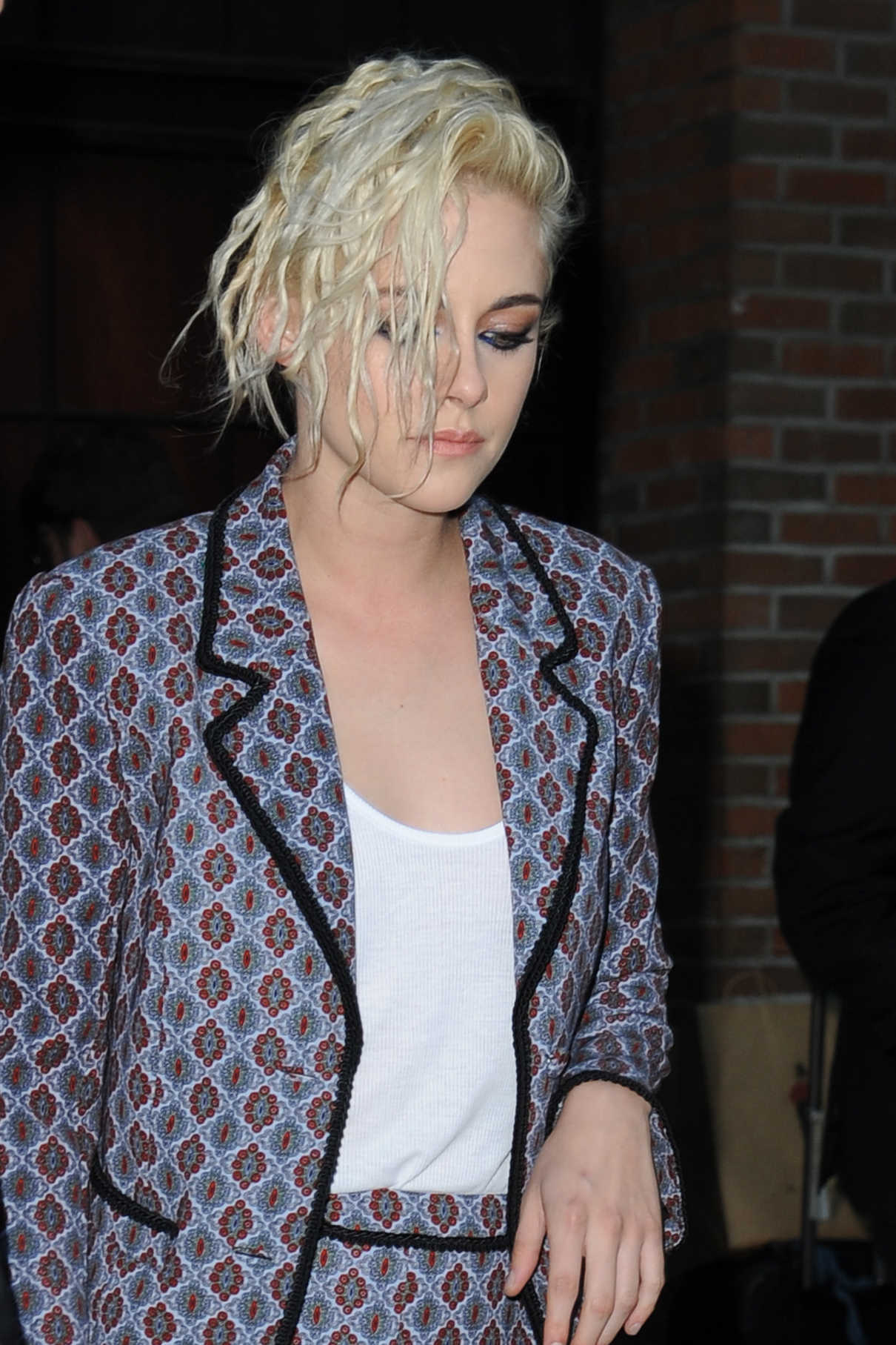 Kristen Stewart Leaves Her Hotel in New York City 10/05/2016-3