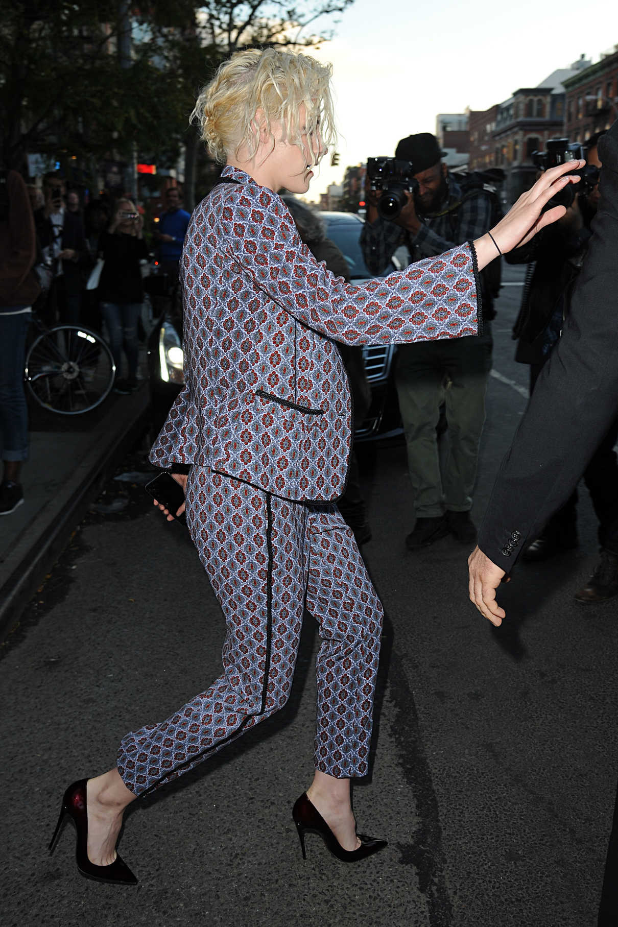 Kristen Stewart Leaves Her Hotel in New York City 10/05/2016-5