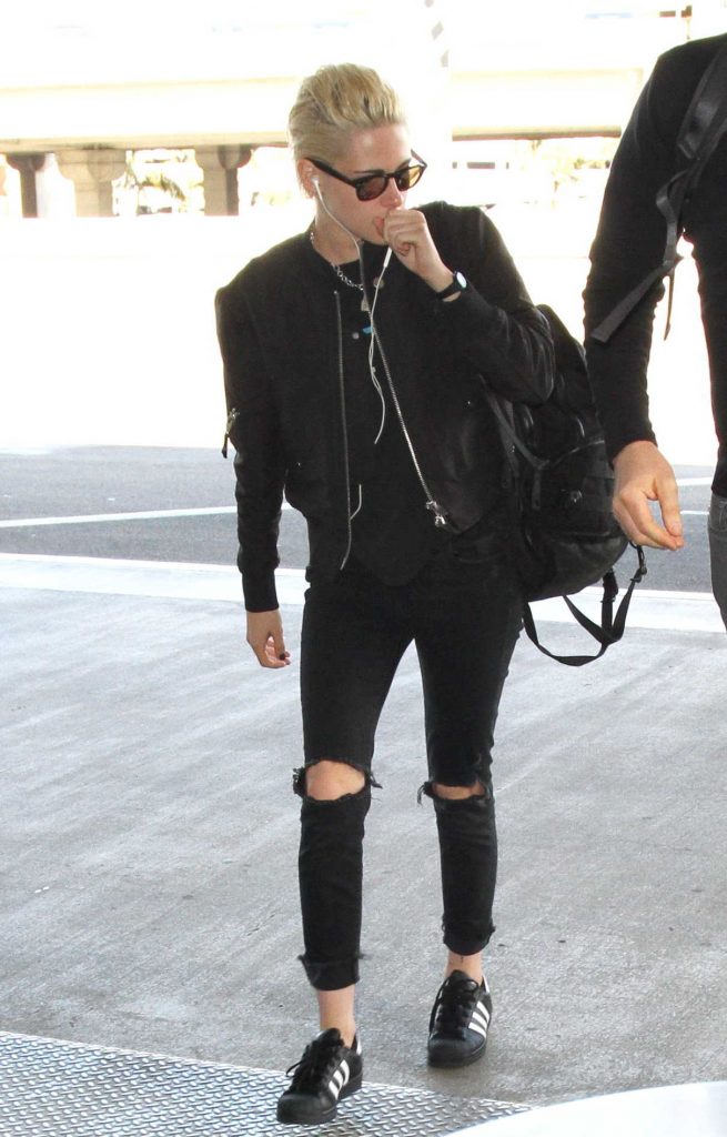 Kristen Stewart Was Seen at LAX Airport in Los Angeles 10/11/2016-1