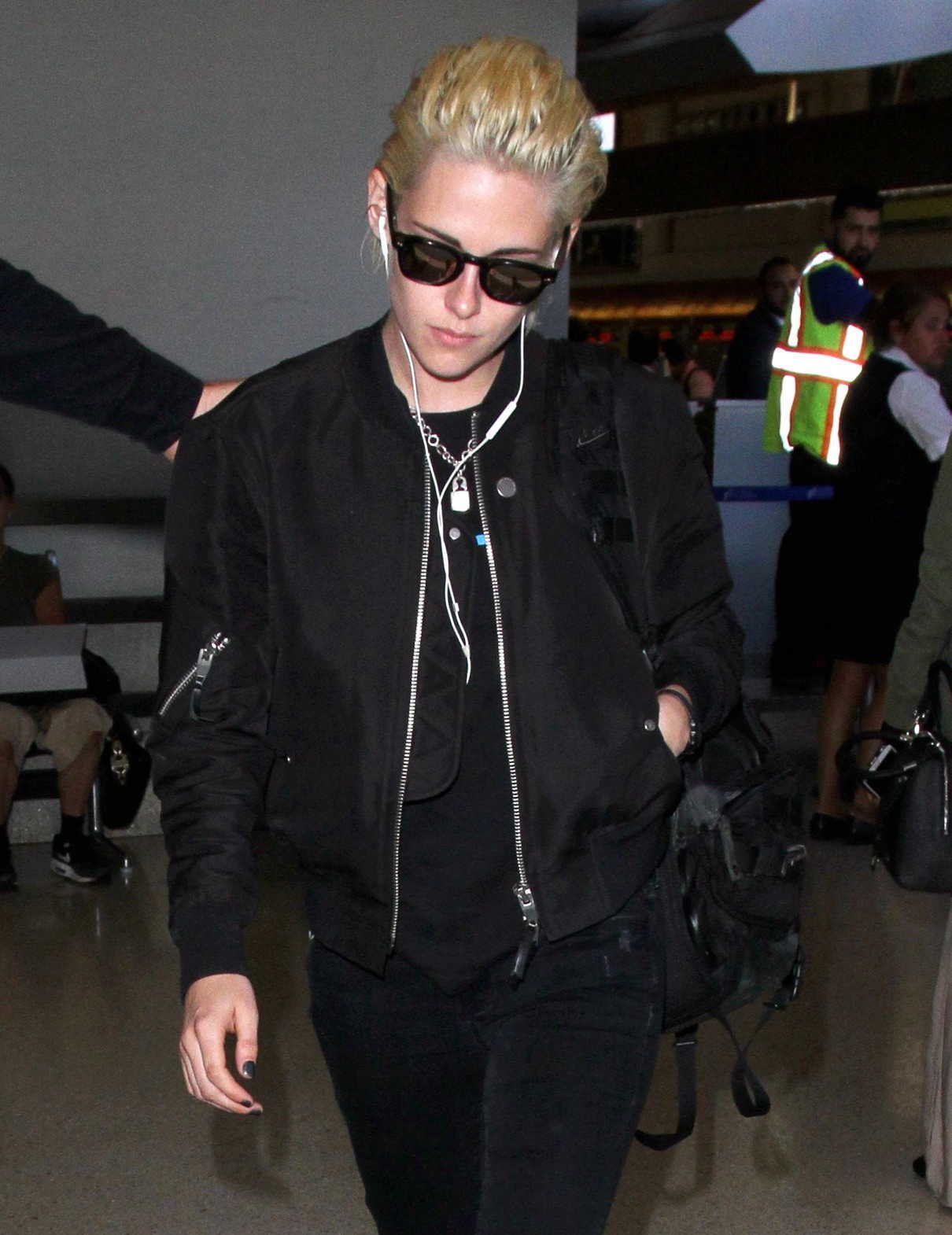 Kristen Stewart Was Seen at LAX Airport in Los Angeles 10/11/2016-3