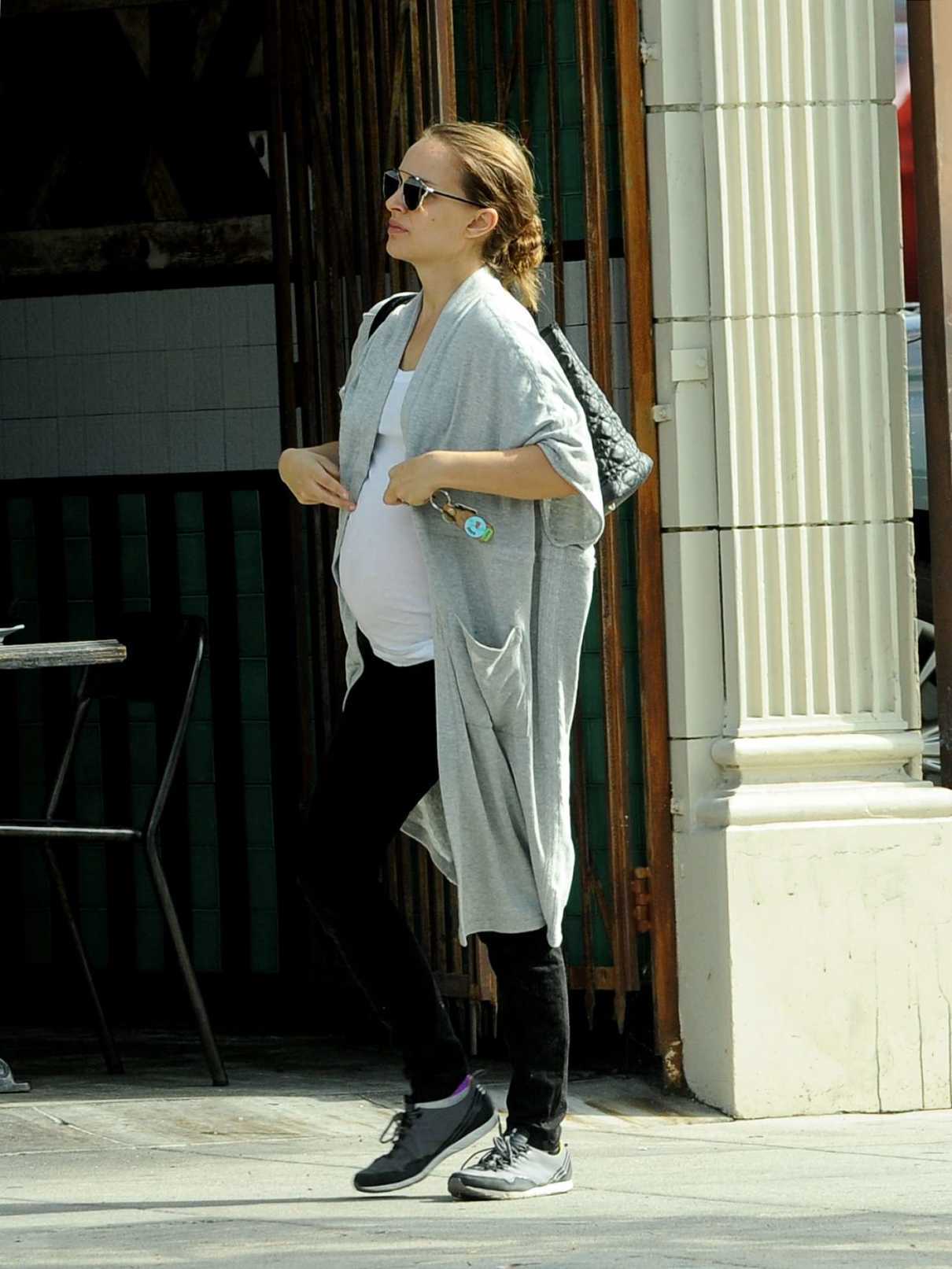 Natalie Portman Goes Shopping Out in Los Angeles 10/24/2016-4