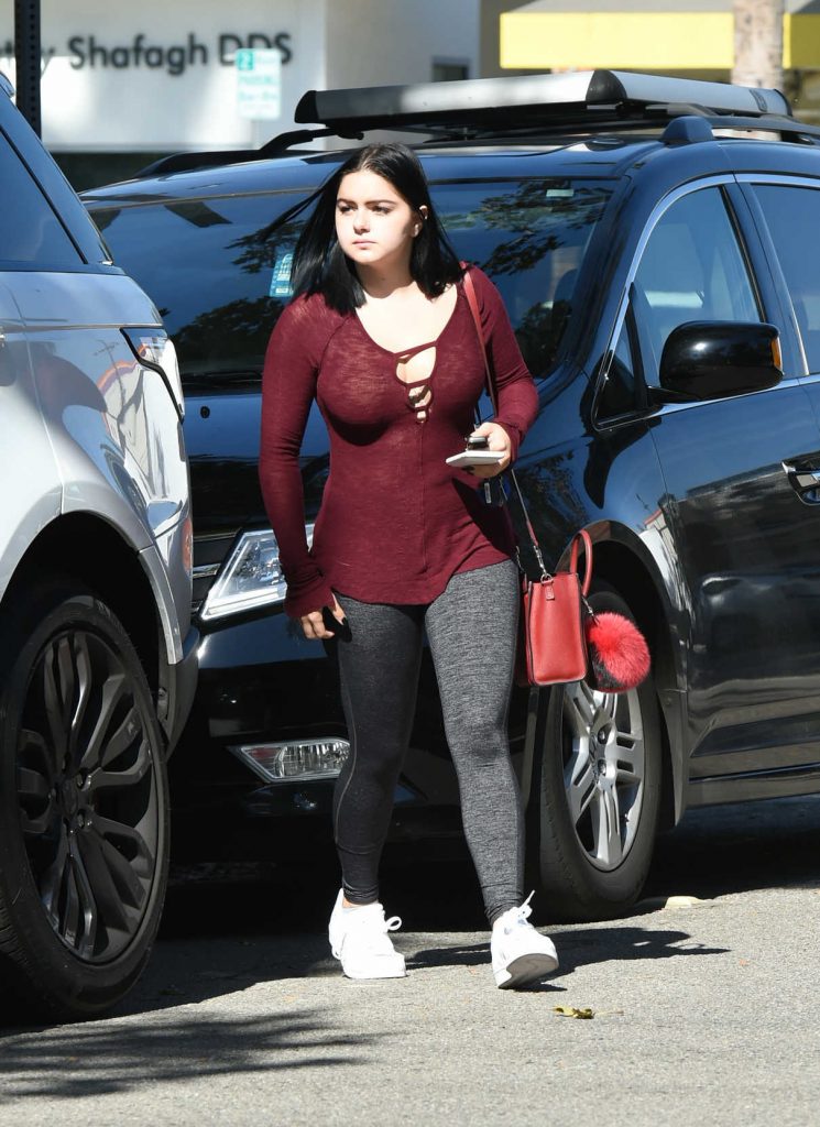 Ariel Winter Was Seen Out in Los Angeles 11/04/2016-1