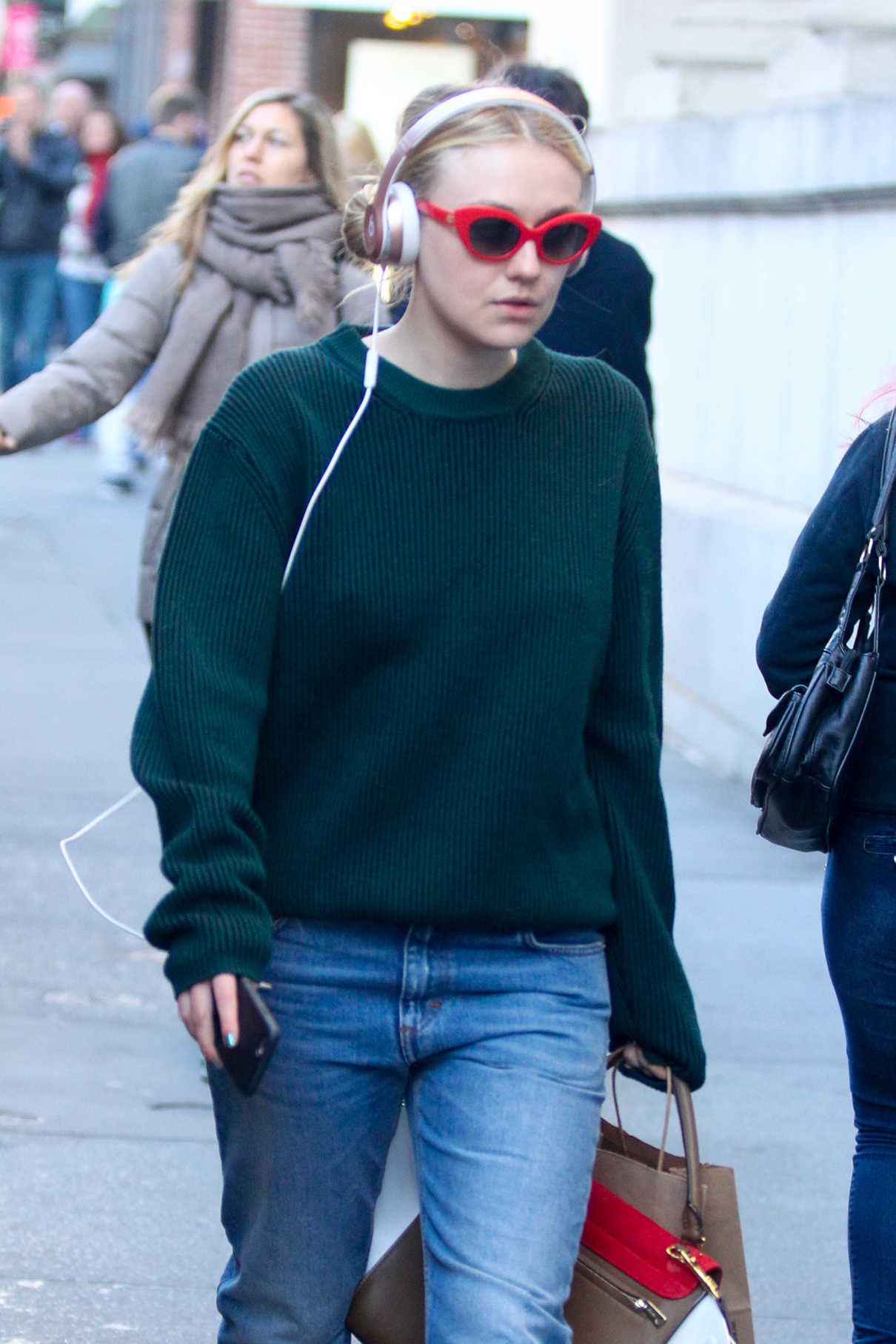 Dakota Fanning Was Seen Out in Soho, New York City 10/31/2016-5