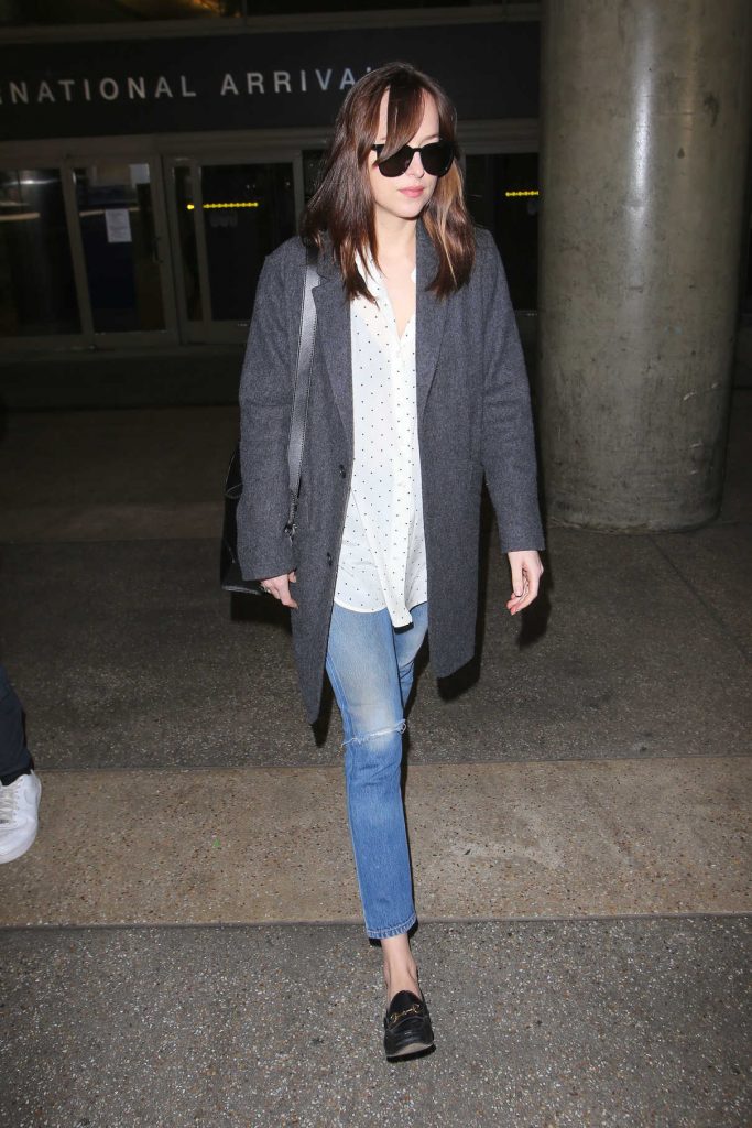 Dakota Johnson Was Seen at LAX Airport in Los Angeles 11/04/2016-1