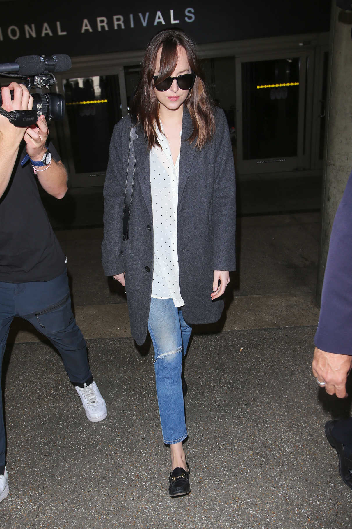 Dakota Johnson Was Seen at LAX Airport in Los Angeles 11/04/2016-3