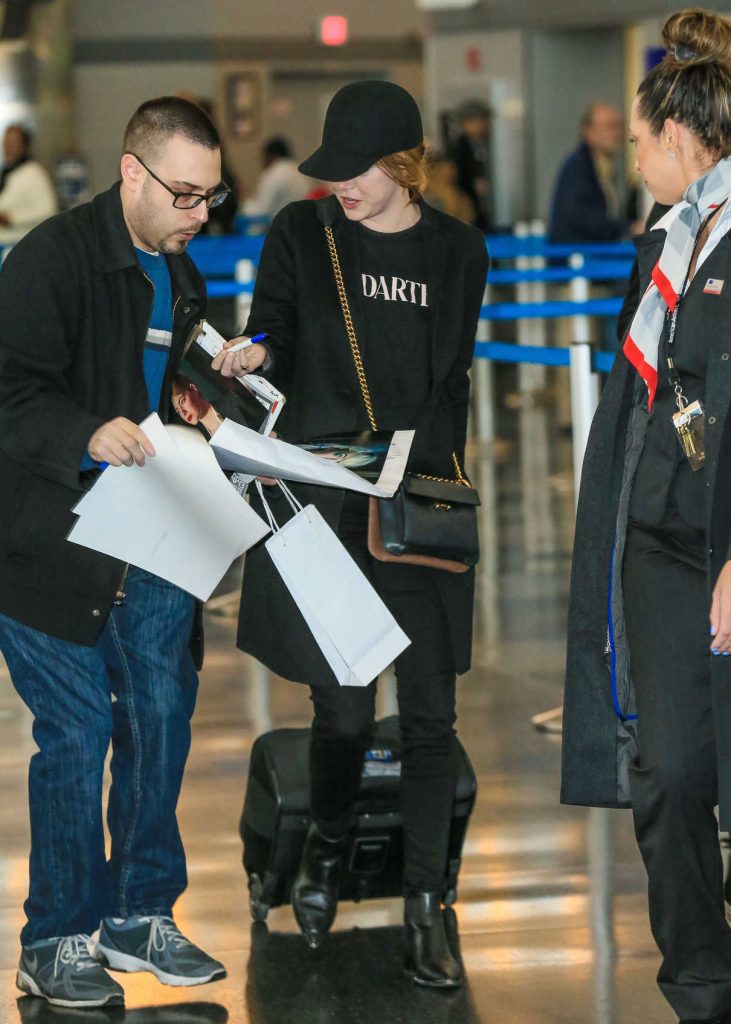 Emma Stone Was Seen in JFK Airport in New York City 11/22/2016-1