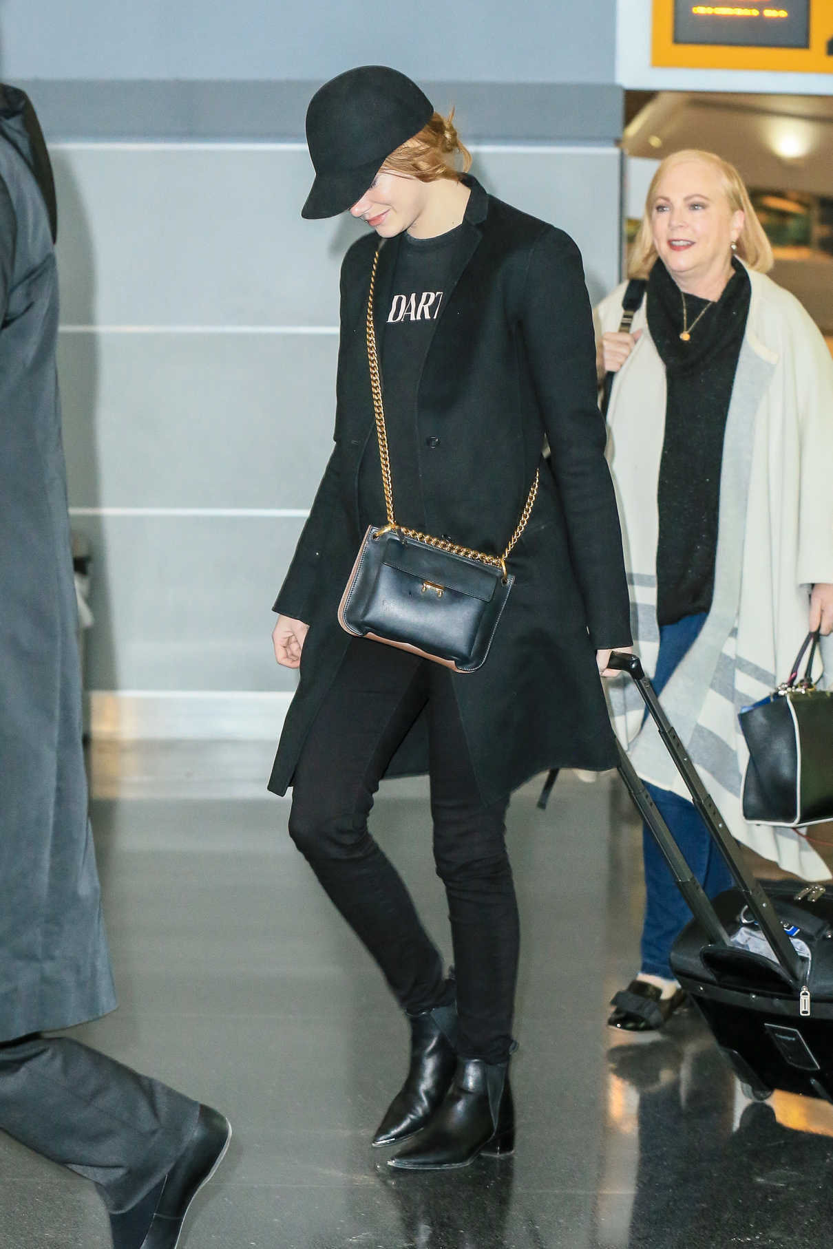 Emma Stone Was Seen in JFK Airport in New York City 11/22/2016-4