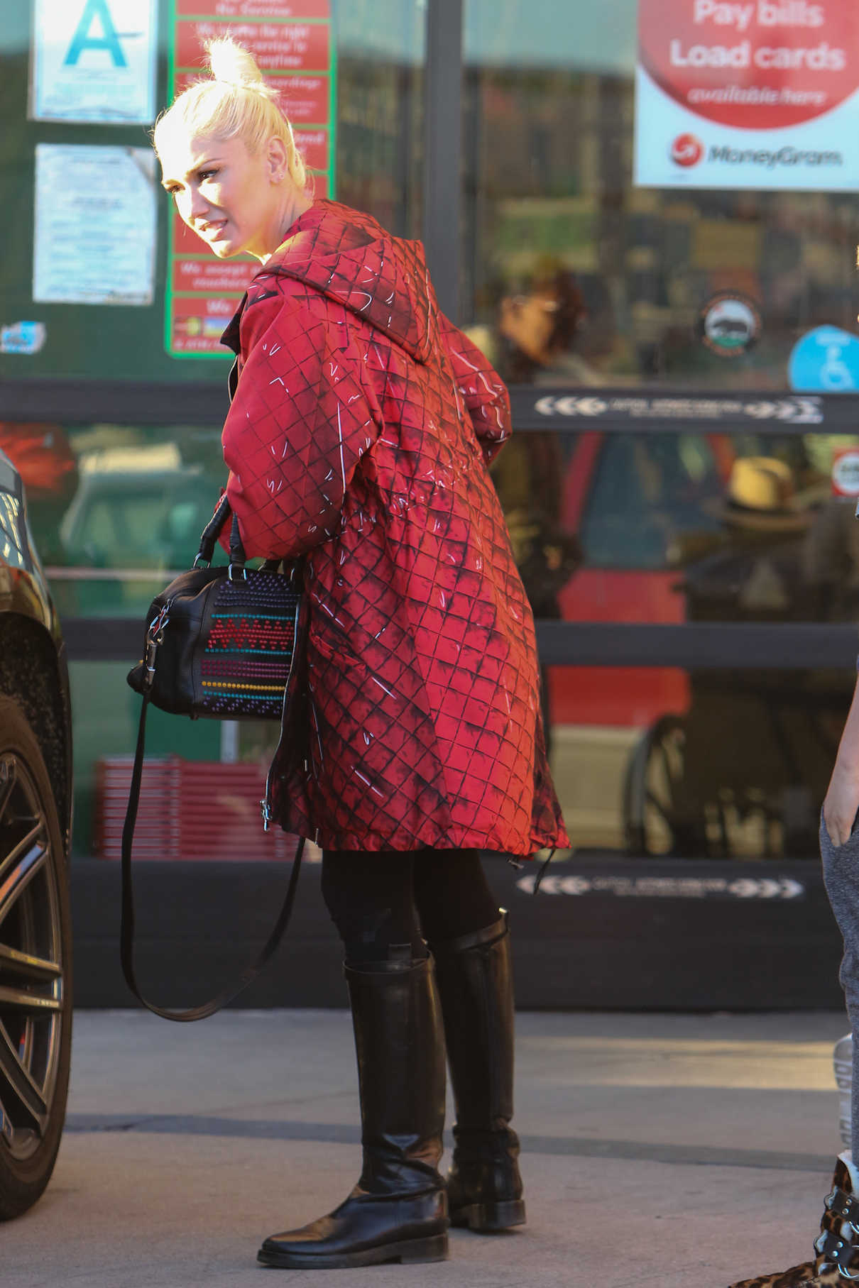 Gwen Stefani Goes Shopping in Los Angeles 11/22/2016-3