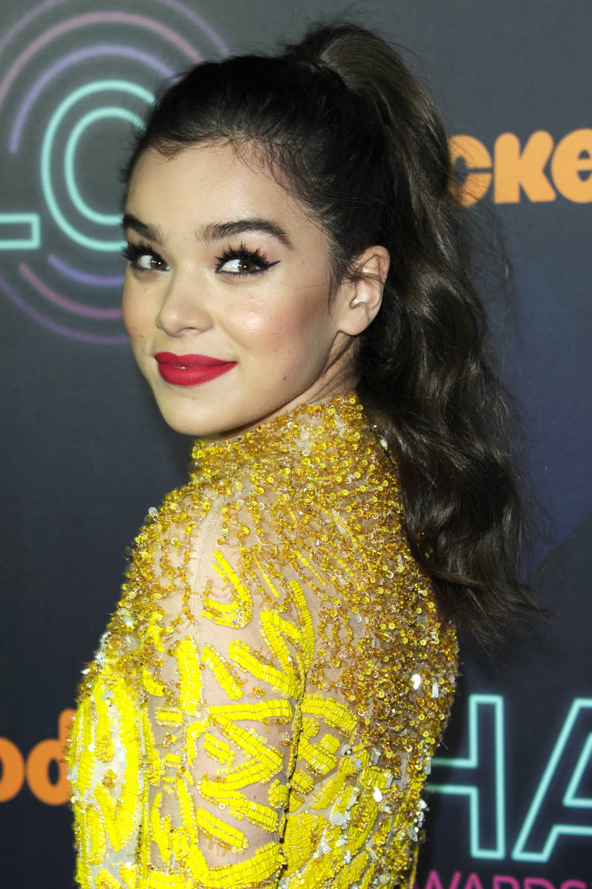 Hailee Steinfeld at the 2016 Nickelodeon Halo Awards in New York 11/11/2016-5