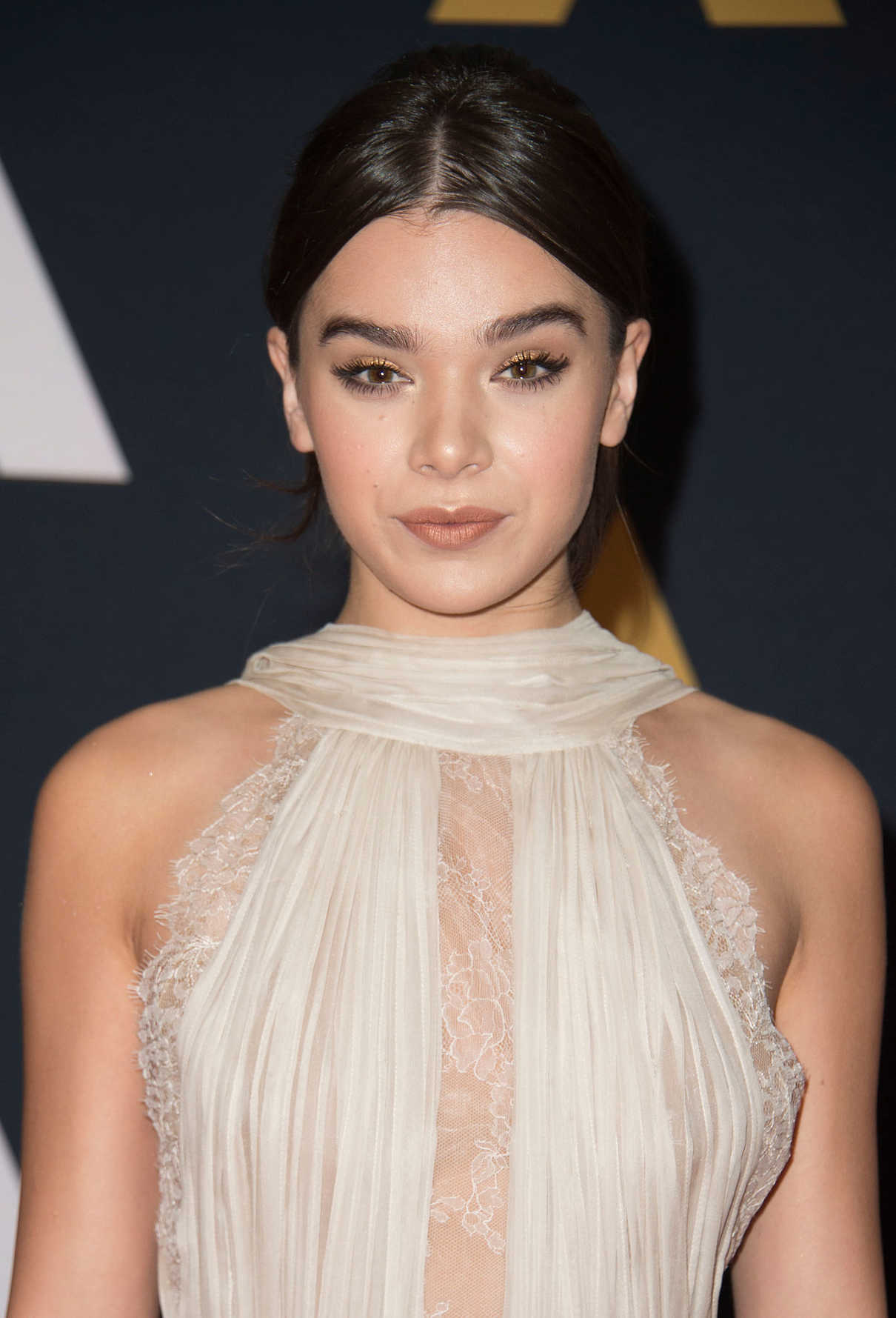 Hailee Steinfeld at the Governors Awards in Los Angeles 11/12/2016-5