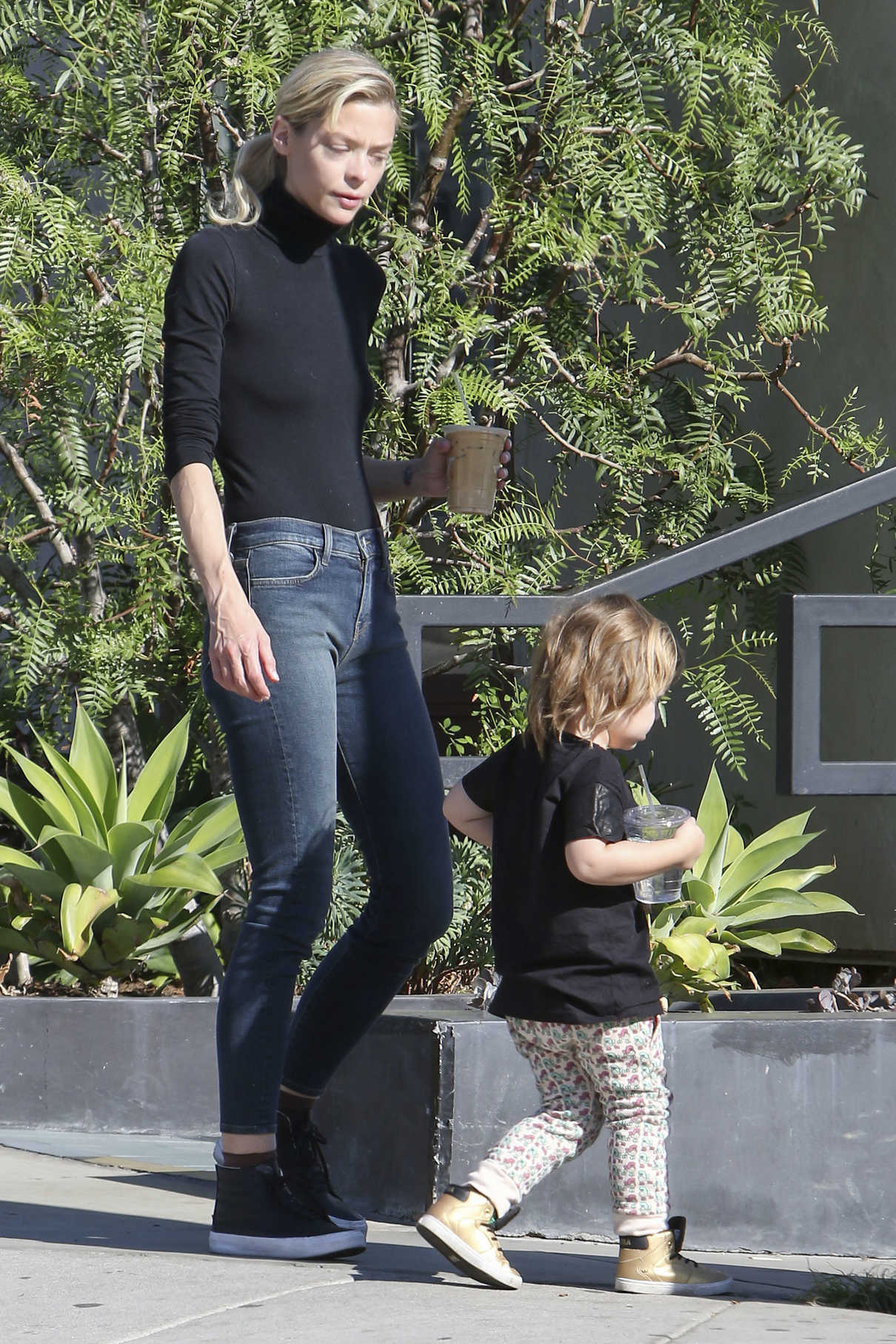 Jaime King Has a Breakfast With Her Family in West Hollywood 11/25/2016-2