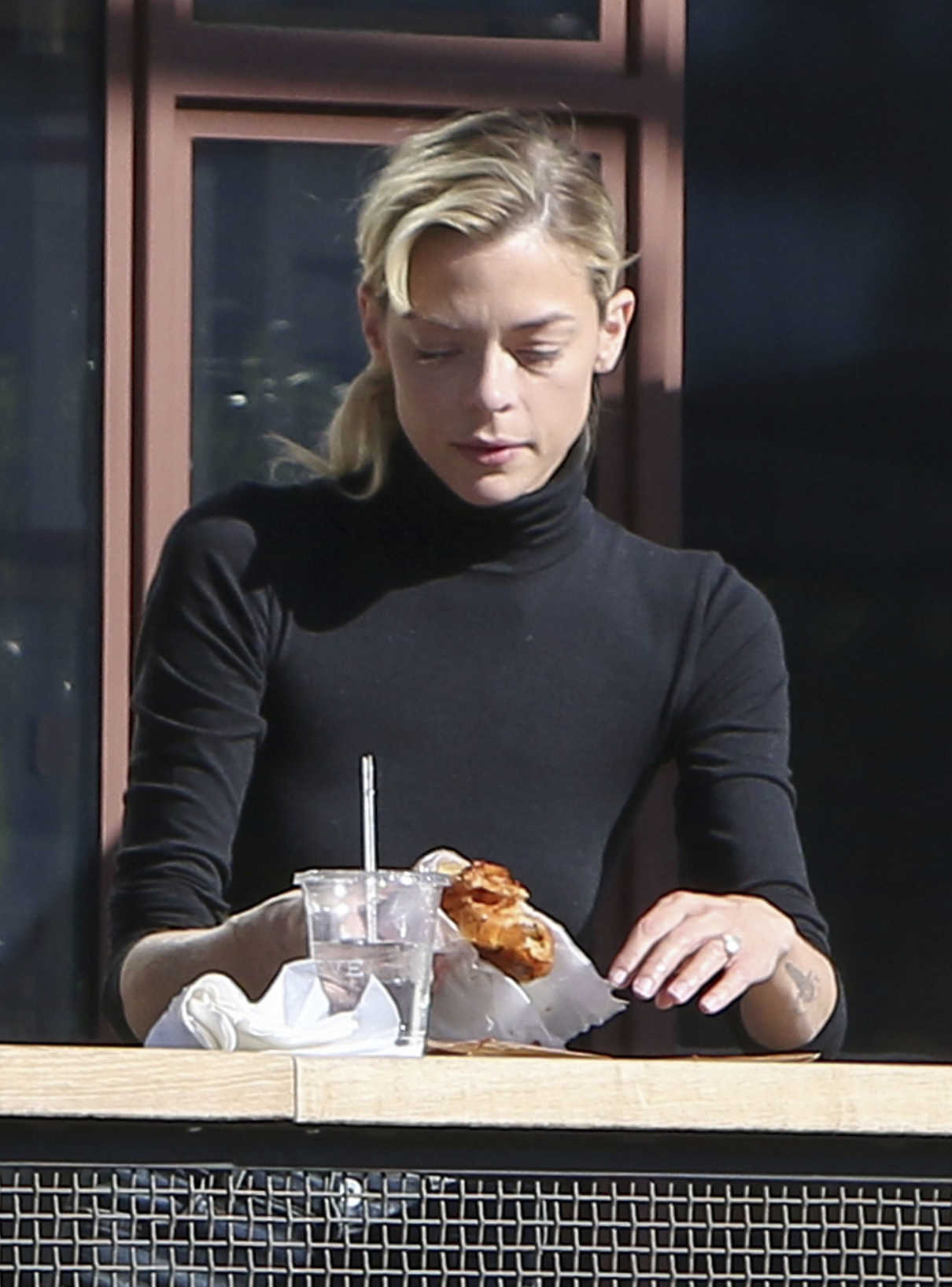 Jaime King Has a Breakfast With Her Family in West Hollywood 11/25/2016-4