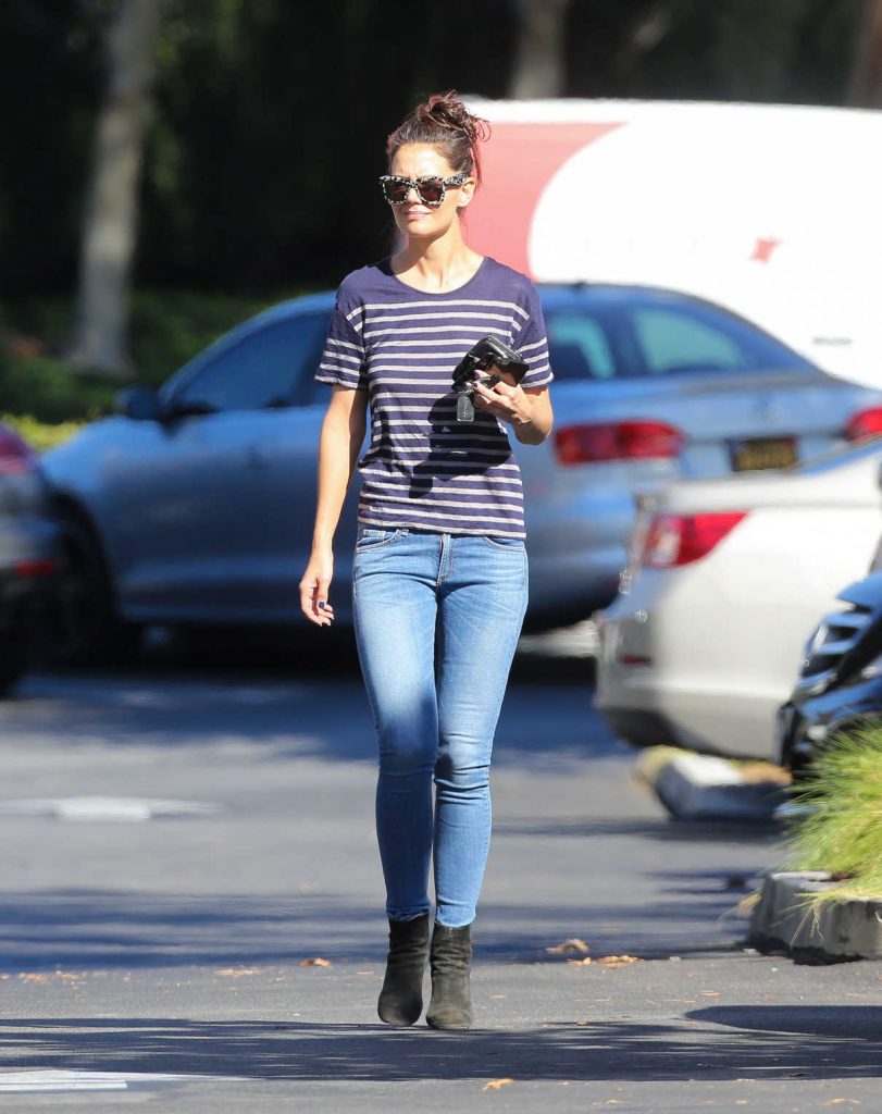 Katie Holmes Was Seen Out in Westlake Village 11/14/2016-1