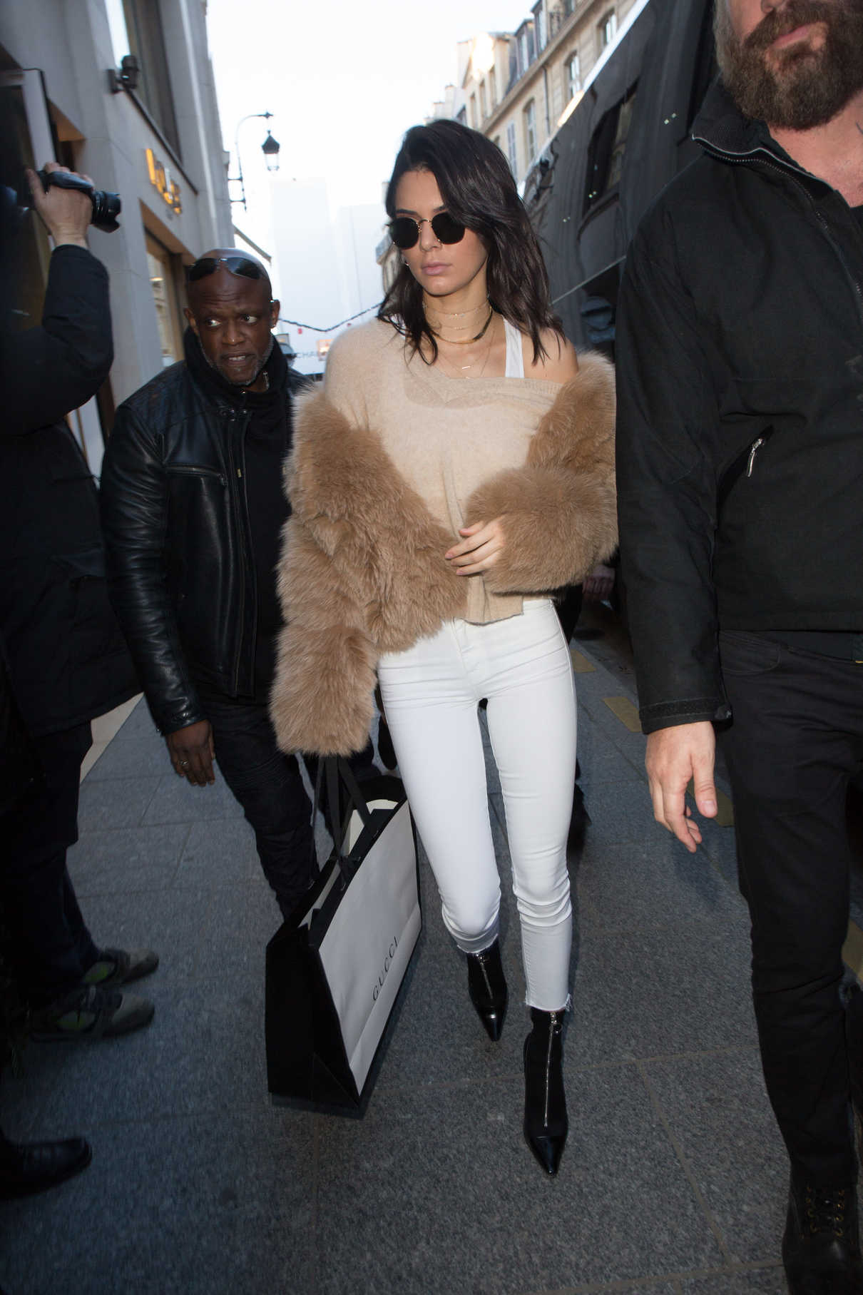 Kendall Jenner Goes Shopping in Paris 11/28/2016-5
