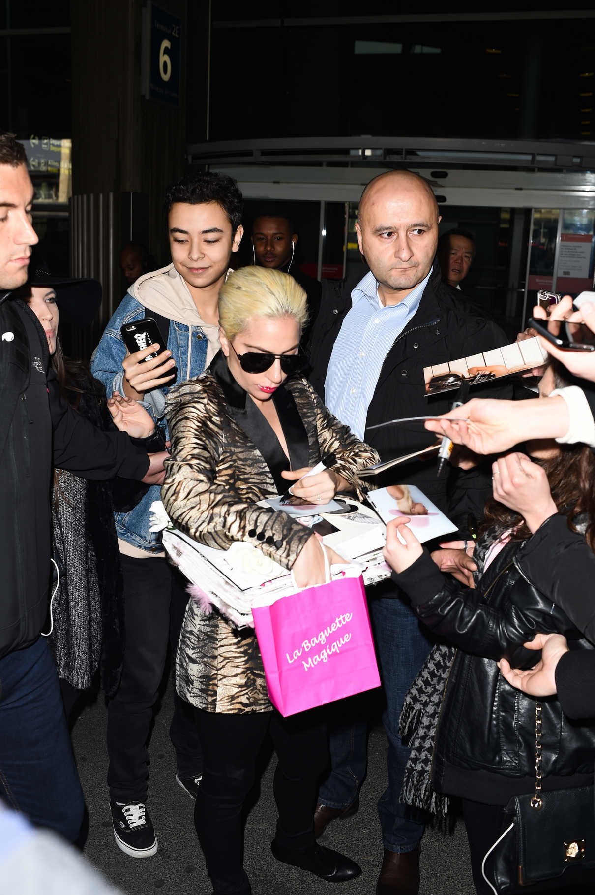 Lady Gaga Was Seen at CDG Airport in Paris 11/27/2016-4