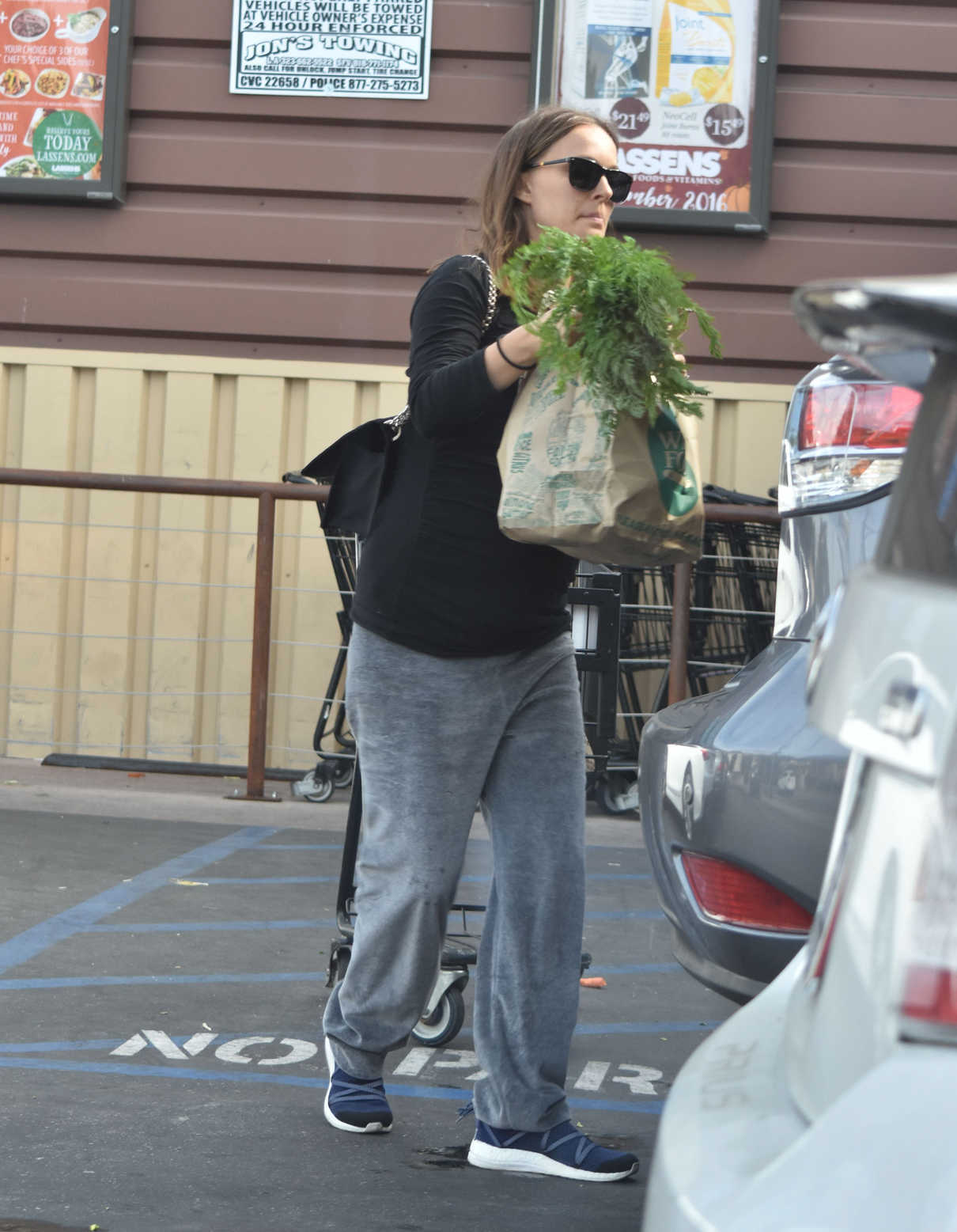 Natalie Portman Goes Shopping in Los Feliz 11/12/2016-4