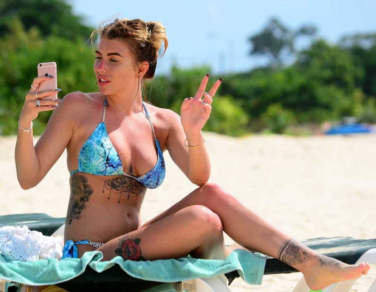 Olivia Buckland in Bikini in Barbados 11/01/2016-3