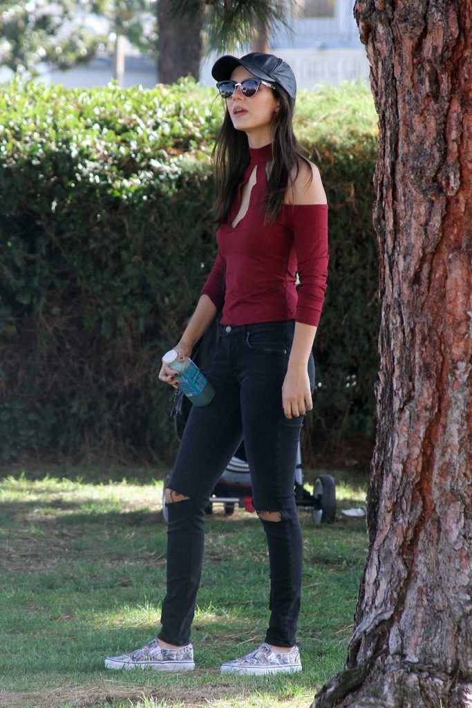 Victoria Justice Was Seen at the Farmers Market in California 11/06/2016-1