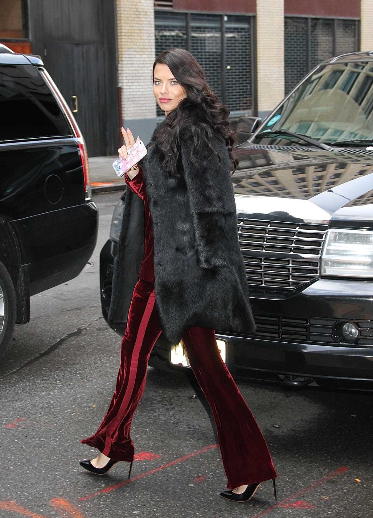 Adriana Lima Arrives at the Wendy Williams Show in New York 12/05/2016-5