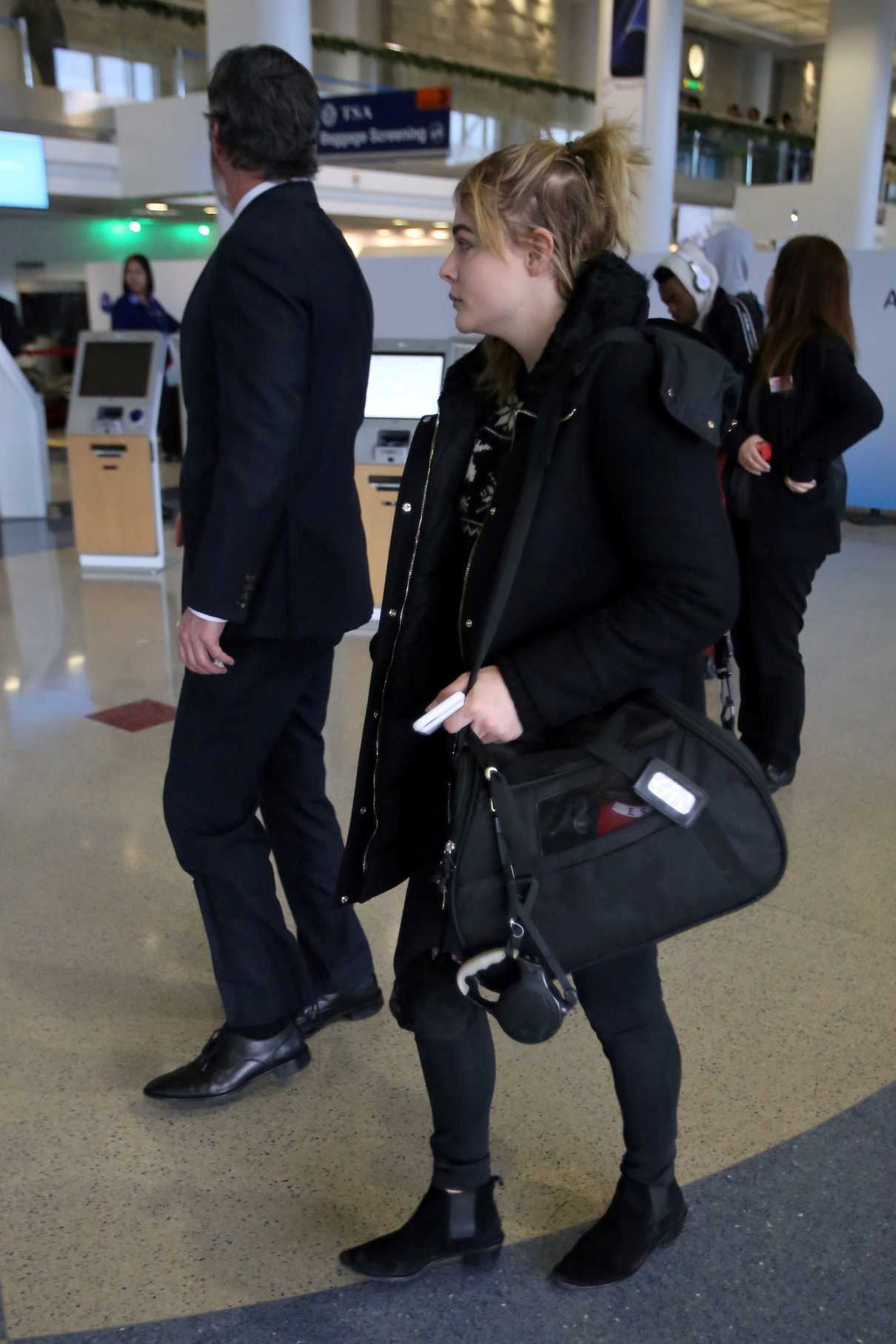 Chloe Moretz Was Seen at LAX Airport in Los Angeles 12/21/2016-3