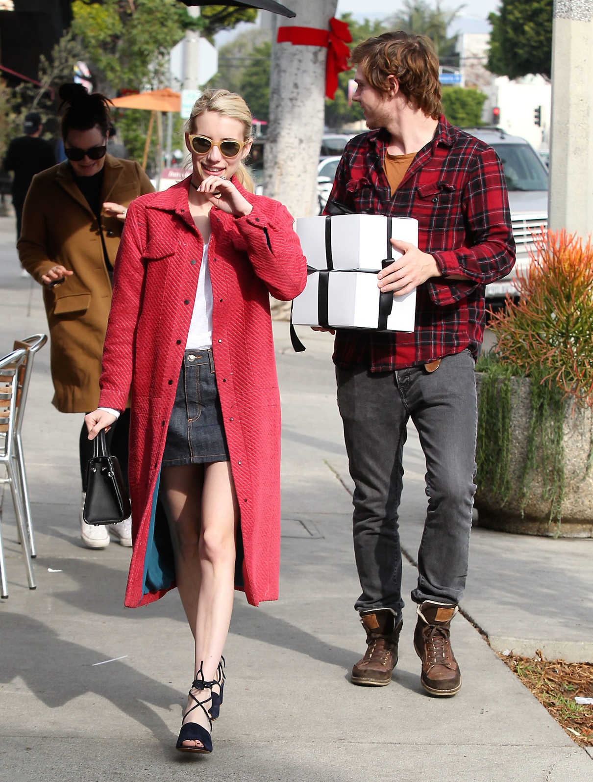 Emma Roberts and Evan Peters Were Seen Out in in Los Angeles 12/05/2016-3