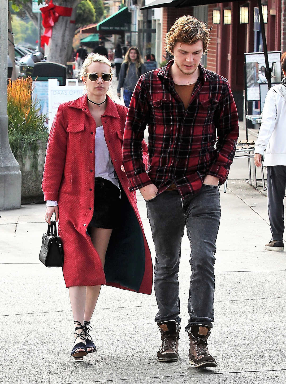 Emma Roberts and Evan Peters Were Seen Out in in Los Angeles 12/05/2016-4