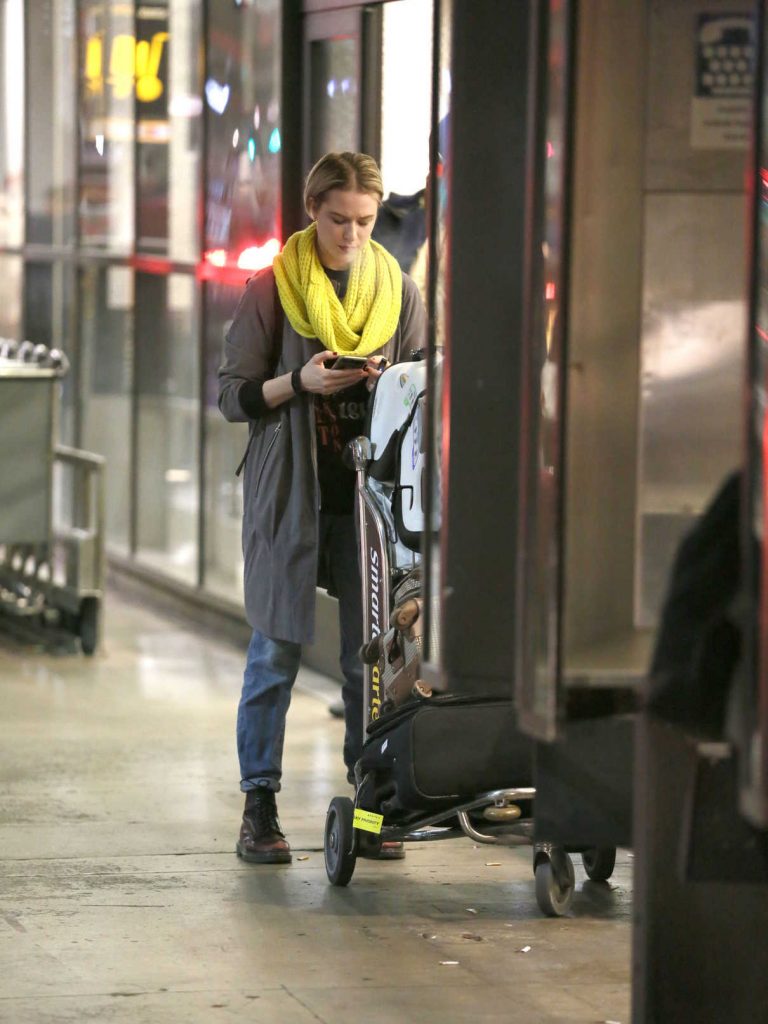 Evan Rachel Wood Arrives at LAX Airport in Los Angeles 12/29/2016-1