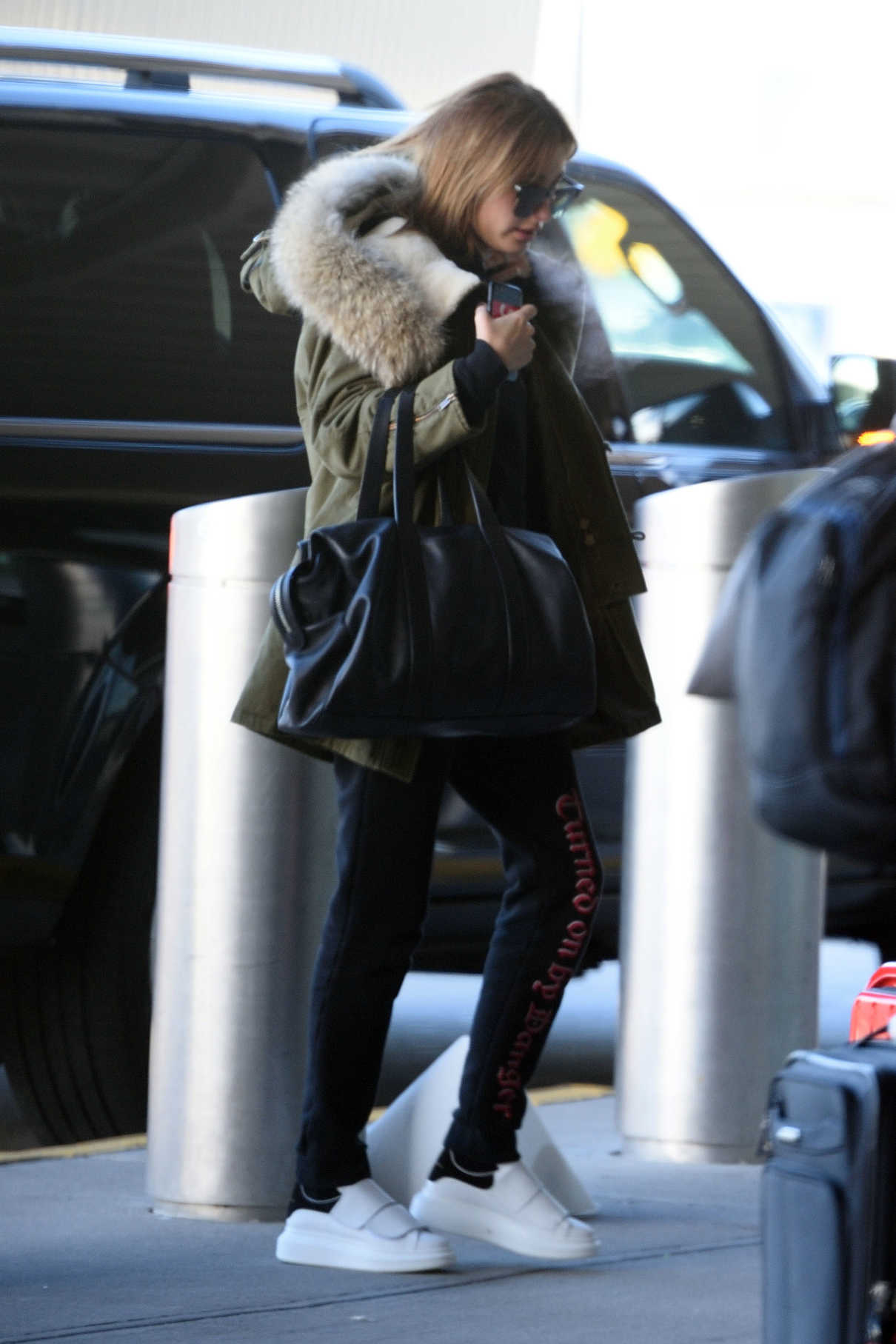 Hailey Baldwin Arrives at JFK Airport in New York 12/19/2016-4