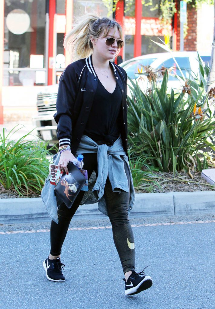 Hilary Duff Stops by a Gym in Studio City 12/28/2016-1