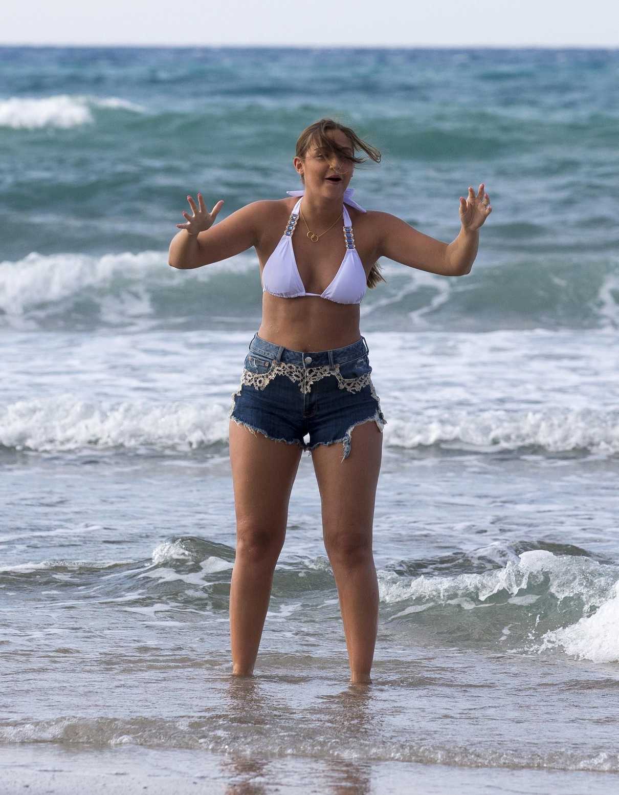 Jacqueline Jossa at the Beach in Mexico 12/29/2016-2