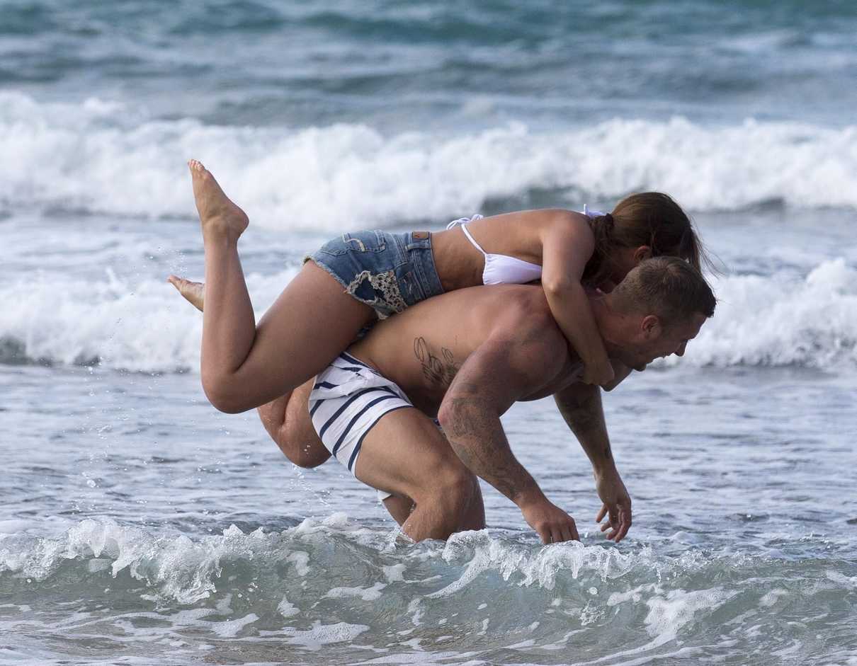 Jacqueline Jossa at the Beach in Mexico 12/29/2016-5