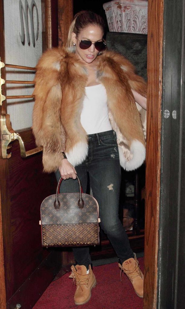 Jennifer Lopez Was Seen Out in West Hollywood 12/23/2016-1